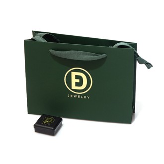 Luxe cadeauverpakking Surinaamse sieraden | Cadeauverpakking Fokko Juweliers